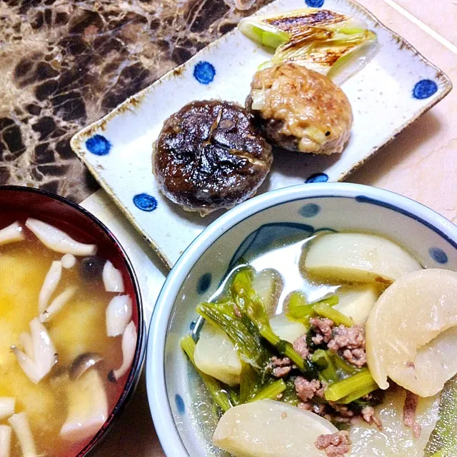 カブとミンチのあんかけ煮、椎茸の肉詰め、味噌汁|wakanowさん