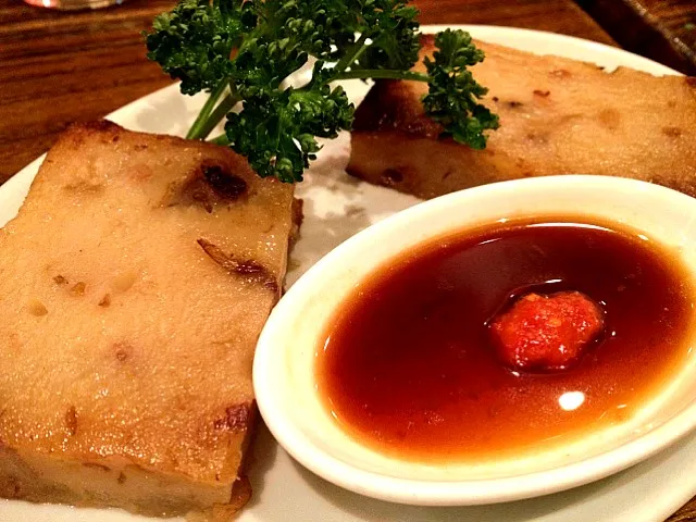 台湾料理屋さんで飲み直し中。大根もち。|ルーア・ブランカさん