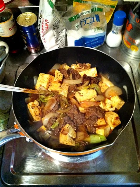 今日は、野菜タップリの牛肉で、麻婆豆腐作りました！四人前です🍳新しいの買ったので（笑）沢山作りすぎました☆（ゝ。∂）頂きます！|daikiさん