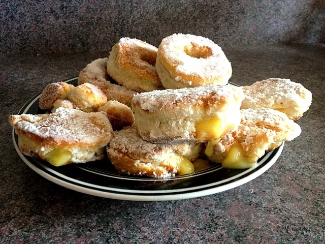 Homemade sugar and vanilla pudding filled donuts!|Emilyさん