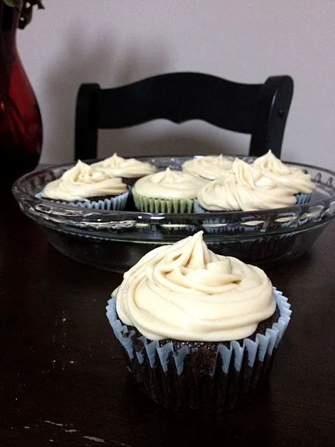 Homemade dark chocolate cupcakes with coffee buttercream frosting|Emilyさん