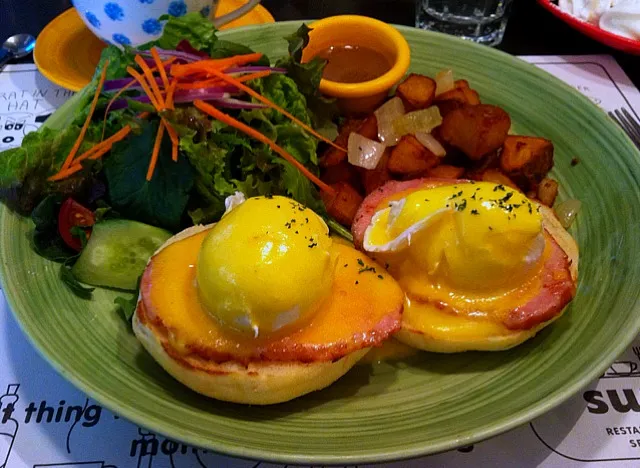 Eggs Benedict Brunch|CharlesTStewartさん