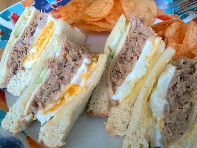 Snapdishの料理写真:Tuna Deluxe Sandwich|Shiroi Yukiさん