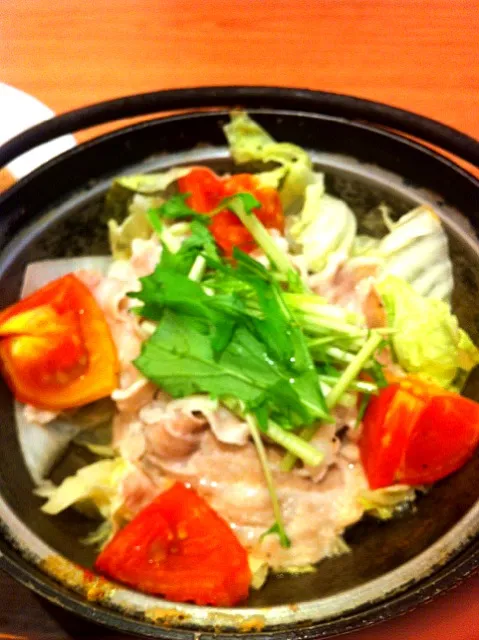 steamed pork belly and vegetable in hot pot|Pim Patanasuthikulさん