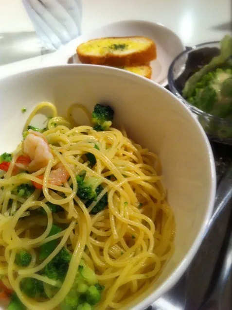 今日のランチ海老と野菜のゆず胡椒パスタ♪|かなさん