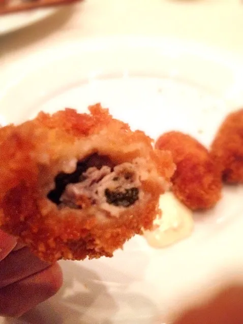 Snapdishの料理写真:deep fried oyster|willzさん