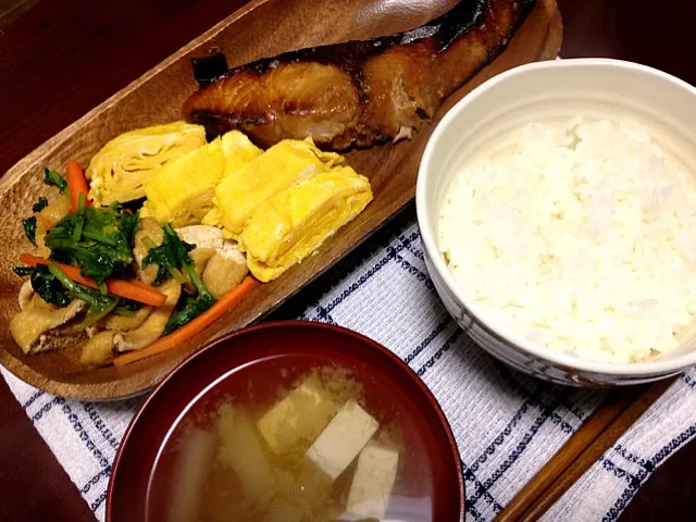 鰤の照り焼き、大根菜と油あげの炒め物 など|taichiさん