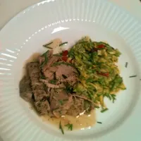 slow cooked pork loin in apple cider served with shredded zuchini and yellow squash, sauteed in olive oil and garlic with red bell peppers|allyさん