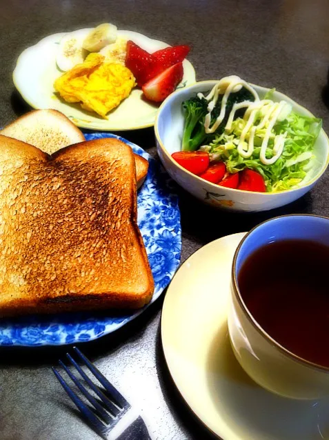 実家朝ごはんて感じ|きむらゆりかさん