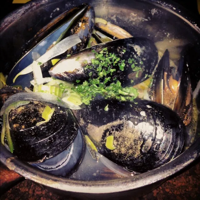 Snapdishの料理写真:Vin Blanc Mussels (White Wine)|Yappilyさん