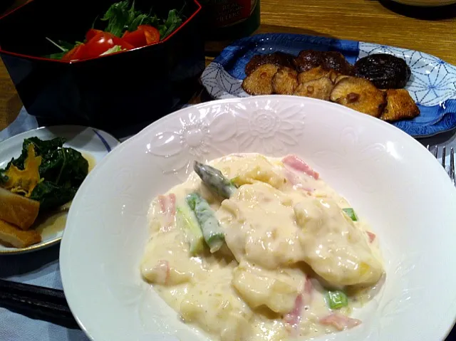 ベーコンとアスパラのニョッキ  サラダ  椎茸のバター焼き  カツオ菜の煮浸し|高田恵子さん