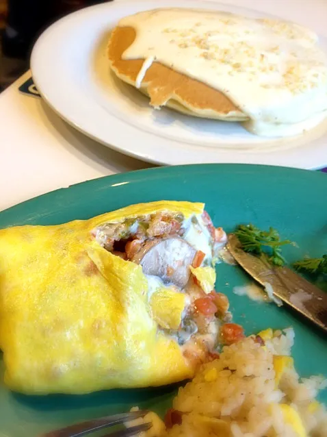 Macadamia nut Pancakes & Maui Wowie Omelet|Clara Kさん