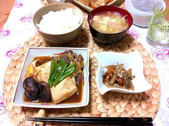 Snapdishの料理写真:肉豆腐、きんぴら、もやしのお味噌汁|Kaori Takedaさん