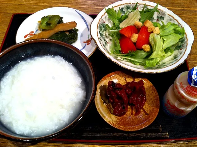 お粥  梅干し  カツオ菜の煮浸し  サラダ|高田恵子さん