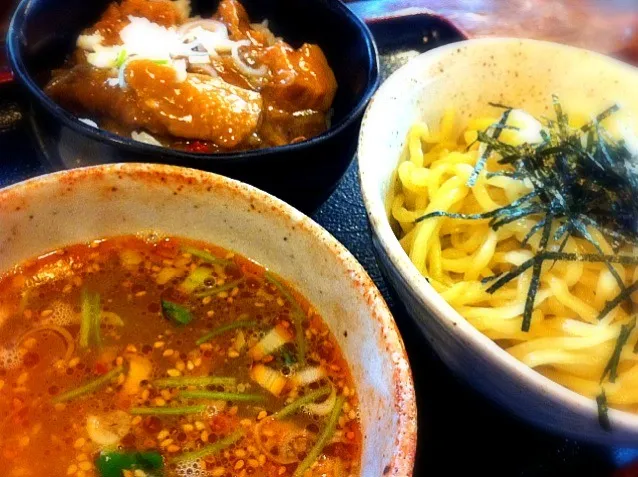 味噌つけ麺ともつ丼のセット。|もとゆきさん