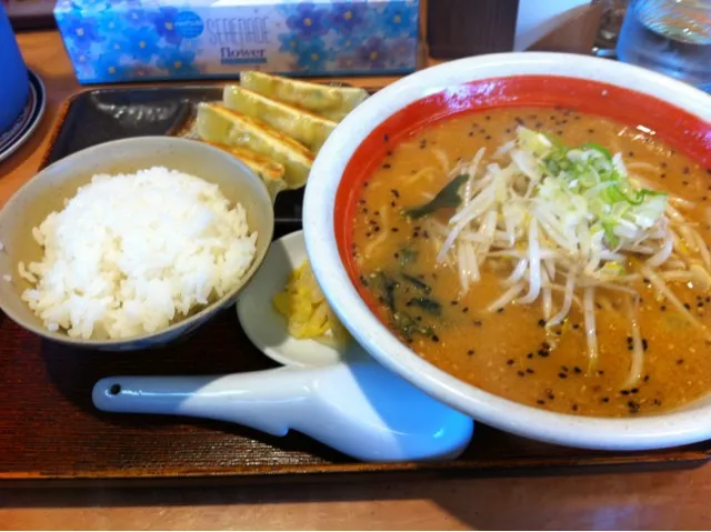 Snapdishの料理写真:味噌ラーメンセット|Kouji Otsukaさん