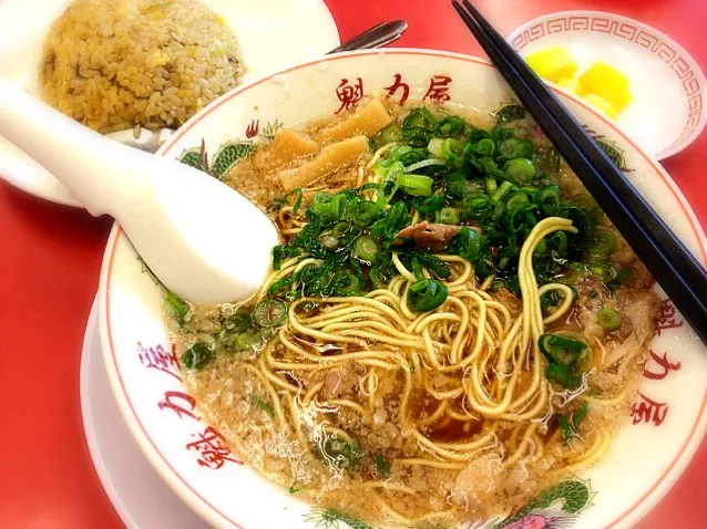 Snapdishの料理写真:二日酔いにはラーメン！お決まり。|yukoさん