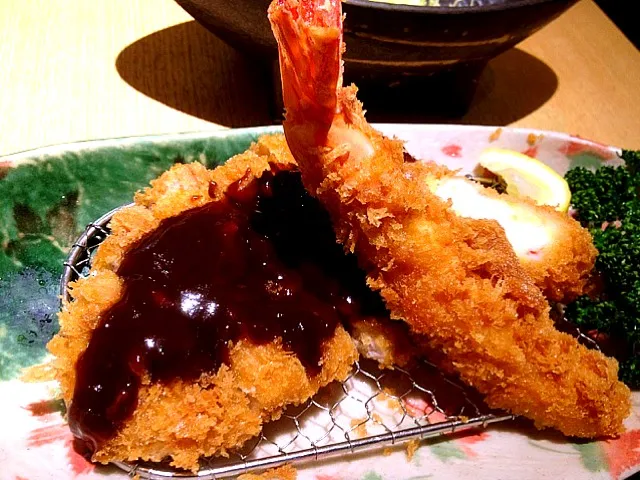 Snapdishの料理写真:エビフライ＆味噌カツ Fried shrimp & pork w/ miso sauce|chan mitsuさん