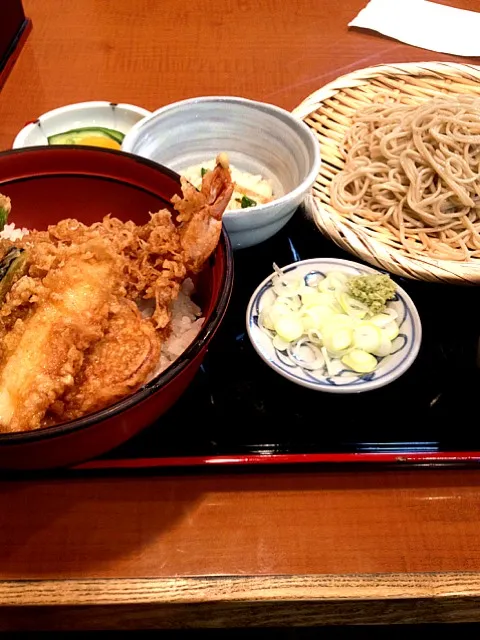 Snapdishの料理写真:蕎麦と天丼|kojiponさん