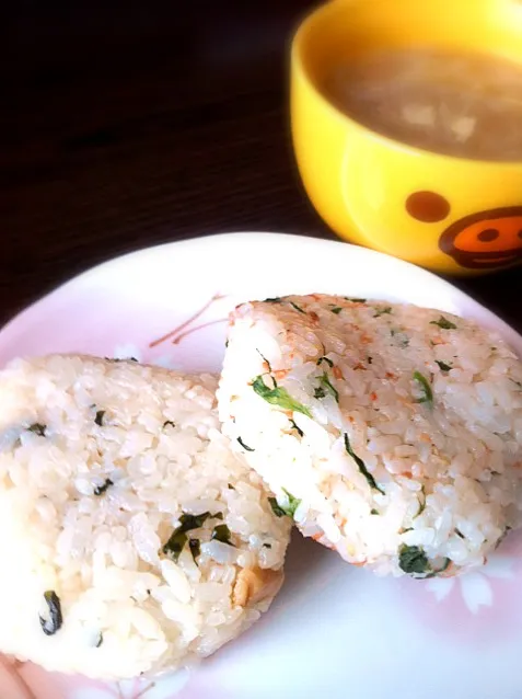 たけのこご飯と、菜の花と北海道産鮭ごはんのおにぎり🍙|chiaki.kさん