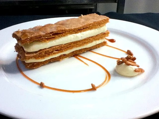 Vanilla millefeuille with its caramel sauce and vanilla ice cream|Melania Mirandaさん