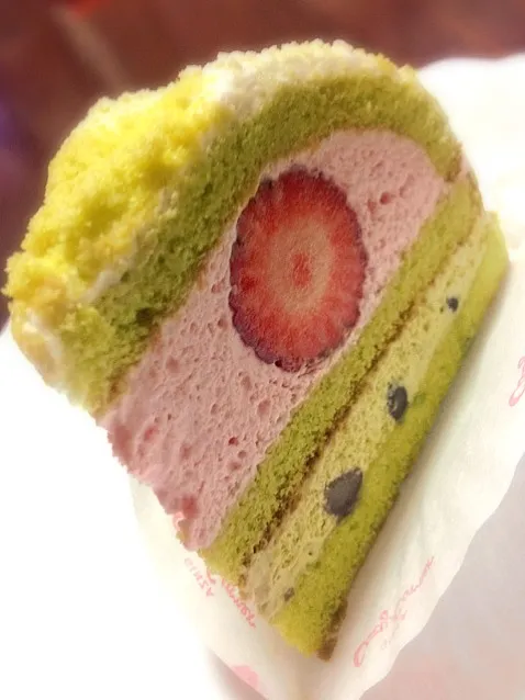 Snapdishの料理写真:抹茶と苺のムースケーキ|attun1979さん