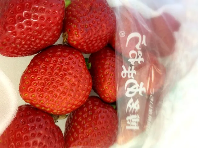 japanese strawberries|willzさん