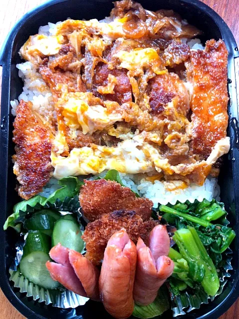 Snapdishの料理写真:カツ丼    白身魚フライ  なばなのお浸し  ウィンナー  きゅうりの漬物|よしいみさとさん