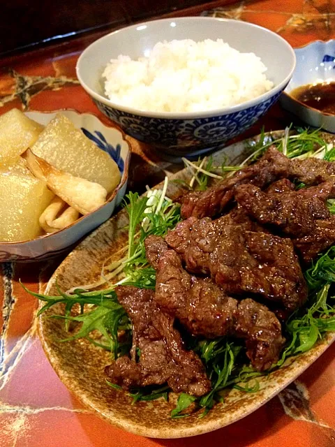 肩ロースと、丸大根の煮付けの定食|SHUZYさん