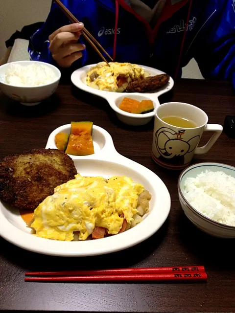 肉じゃがオムレツ、かぼちゃの塩バター煮、メンチカツ(ばあちゃんに貰った)|chappyさん