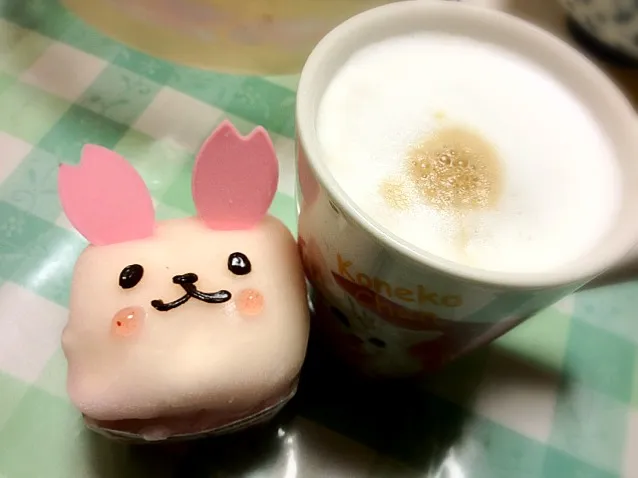 うさちゃんケーキとコーヒー|TOMOさん