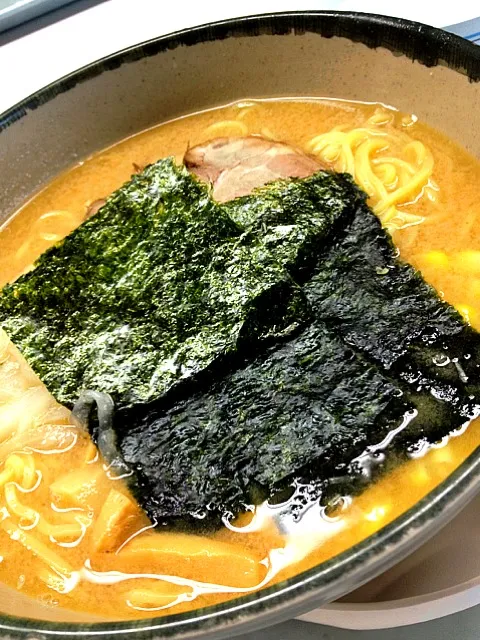 Snapdishの料理写真:月形ラーメンもどき豚骨味噌|てつやさん