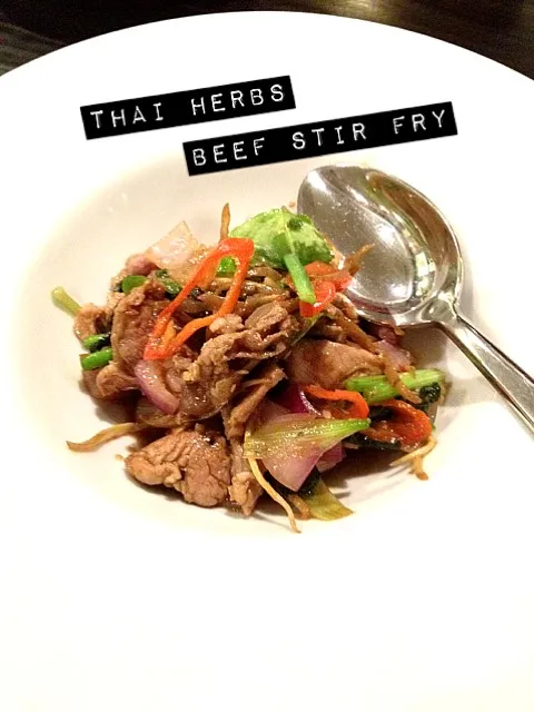 Beef stir fry with thai herbs|Tanet Chantaketさん