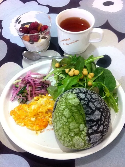 メロンパンと大根サラダの朝食|ケイさん