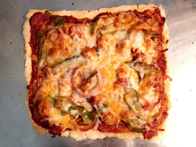 Snapdishの料理写真:GF BBQ chicken pizza with sauteed red onions|Emilyさん