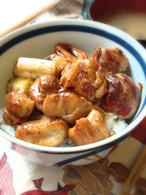 焼き鳥丼|うしこの美味しいレストランさん