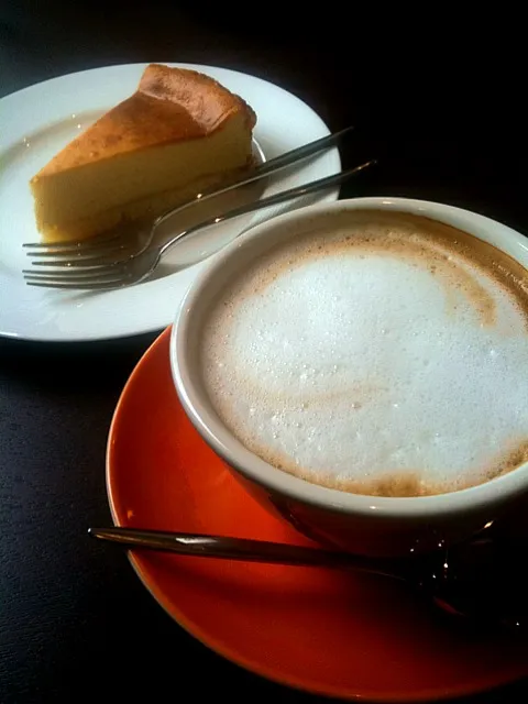 カフェラテとチーズケーキ|まりあさん