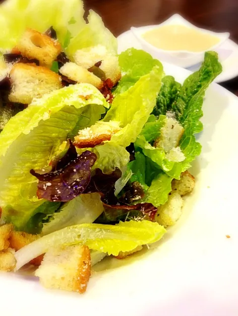 Snapdishの料理写真:caesar salad|asit wangsuekulさん