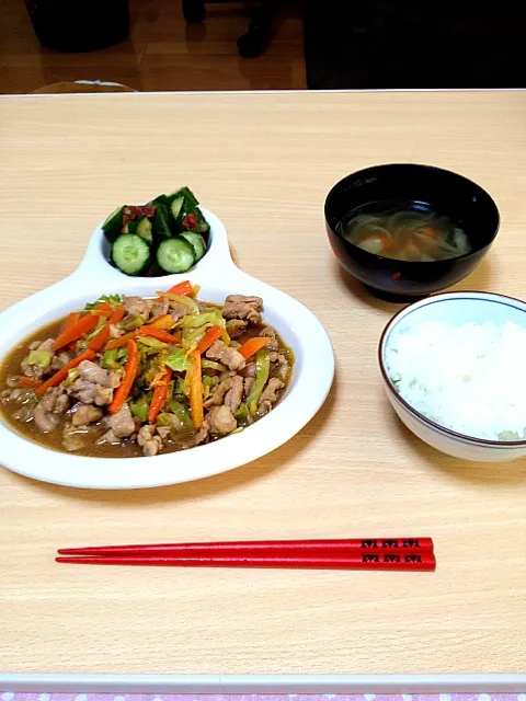 鳥肉の炒め煮、コンソメスープ、きゅうりの梅和え|chappyさん