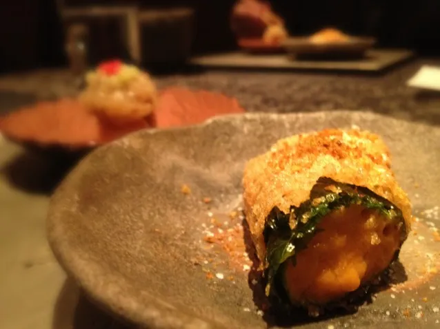 deep fried uni with shiso leaf|willzさん