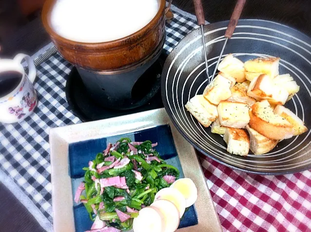 朝ご飯、クラムチャウダー、ガーリックトースト、ほうれん草サラダ|ちっきーさん