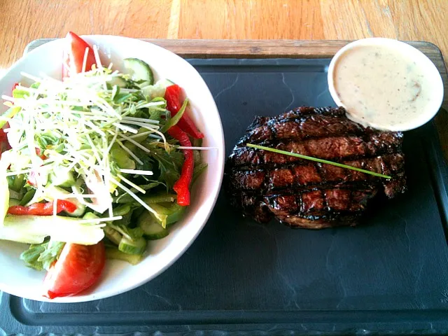 Wagyu - Rib Eye w side salad|Annette Meltonさん