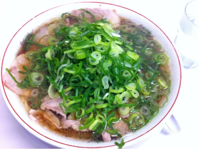 Snapdishの料理写真:ラーメンねぎ多め♥|Hideki Nagahoriさん