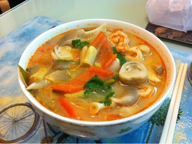 Snapdishの料理写真:noodles in tom yum soup|Hoさん