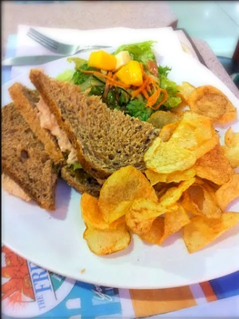 whole wheat tuna bRead ;)|Kamekawaさん