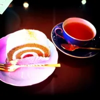 抹茶ロールケーキと紅茶|トリッピさん