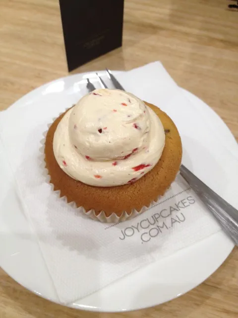 Snapdishの料理写真:strawberry shortcake cupcake|Margaretさん