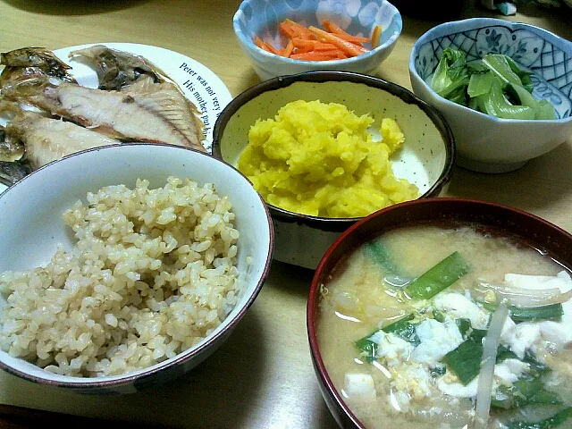 鯛の開き 人参ナムル チンゲン菜のお浸し さつま芋サラダ かき玉汁 玄米ご飯|Nozomi Kitadeさん