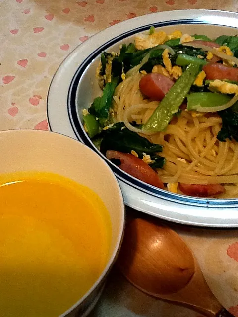 あり合わせで作った夕飯。かぼちゃのスープと小松菜パスタです。|よっちゃん。さん