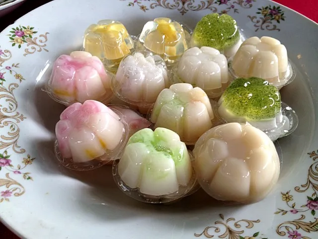 Snapdishの料理写真:coconut milk jelly|zugar freeさん